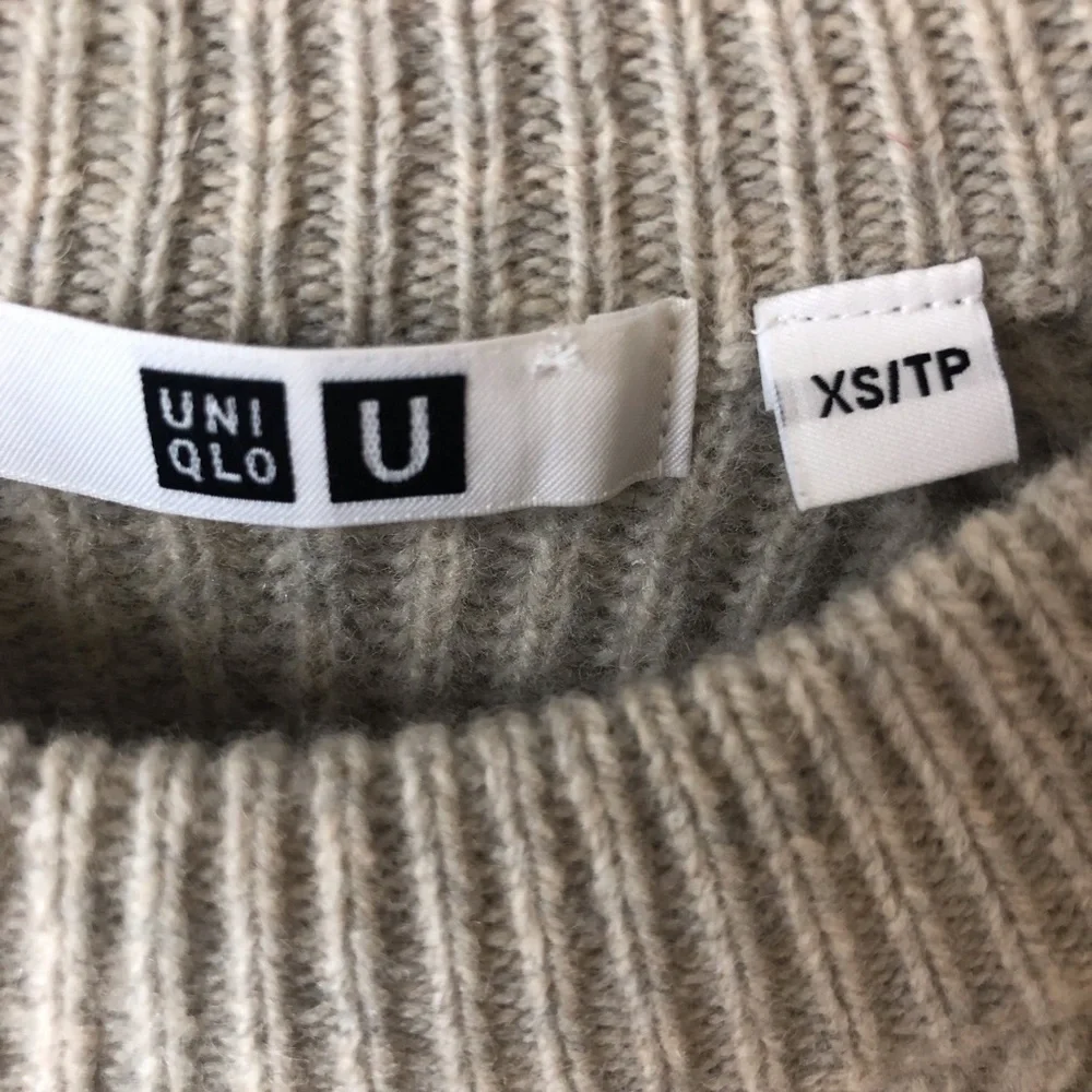 Uniqlo U ribbed wool sweater crewneck oatmeal color. - Picture 6 of 7